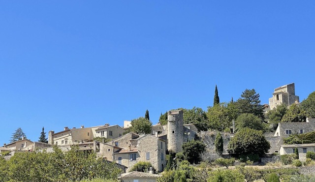 Atypical house in one of the most beautiful villages of the Drôme: le Poët Laval