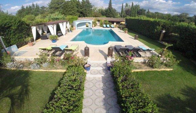 Atypical house in the south of Provence near Avignon, 4 persons
