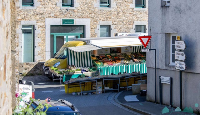 Atypical house in the center of Matignon