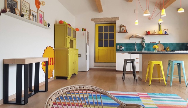 Atypical house in the Luberon with above-ground pool