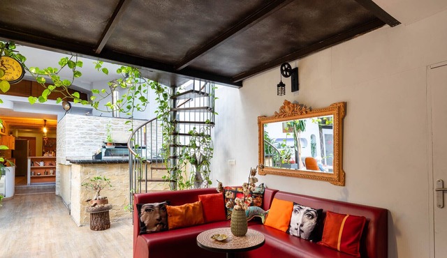 ----Atypical location--- low season rate 32 € per night minimum 30 days