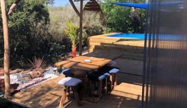 Atypical, set on the beach with direct access, swimming pool, barbecue, pets allowed