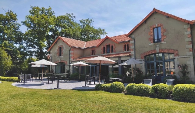 Atypical stay in a green setting, 20 minutes from Les Sables d'Olonne.