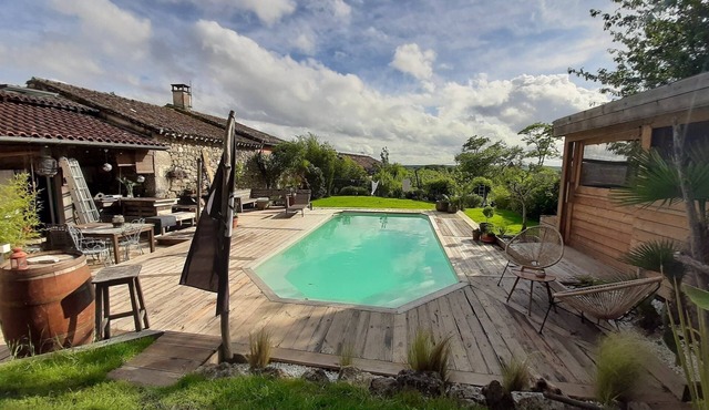 Atypical stone house in a charming village nestled in the heart of Gascony