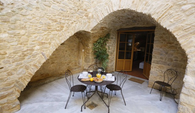 Atypical, very comfortable accommodation in the heart of a Gard hamlet