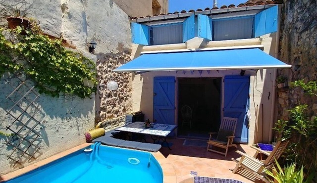 Atypical village house with swimming pool amidst vineyards