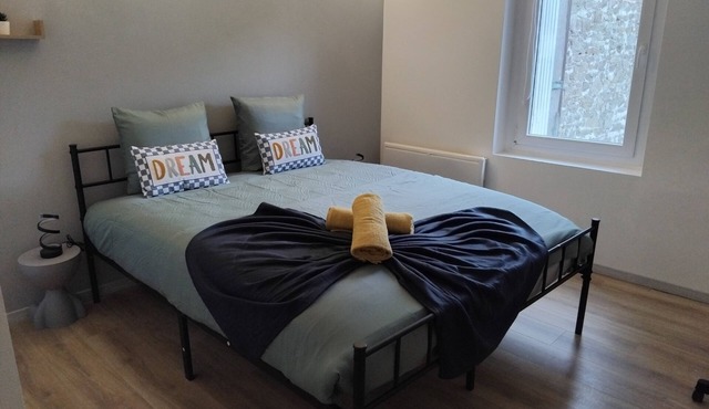 AU BON VERGER: Large apartment in Cholet town center