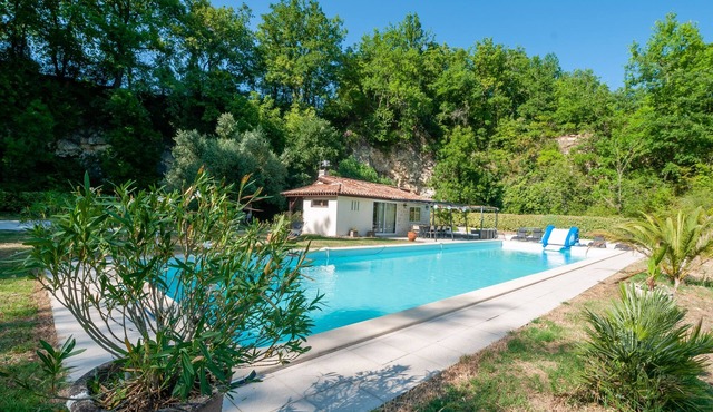 Au Bonheur Caché - Five Bedroom House, Sleeps 15