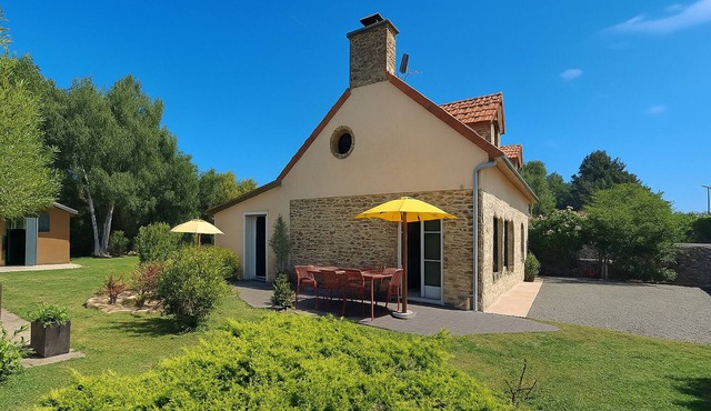 Au Bonheur de Mona. 3* label