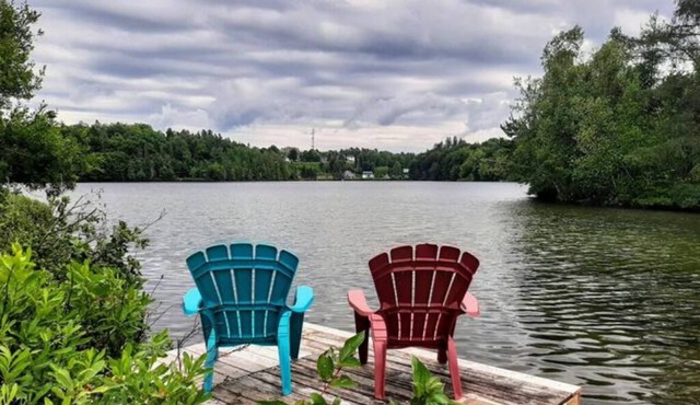 Authentic nature cottage + private lake access 1 min Village Vacances Valcartier