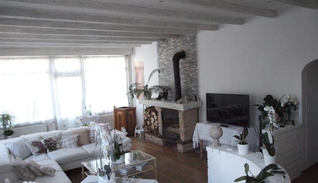 au café de la gare, SPA, Pêche en Saone Bourgogne Maison de charme spacieuse Dijon Dole Gray