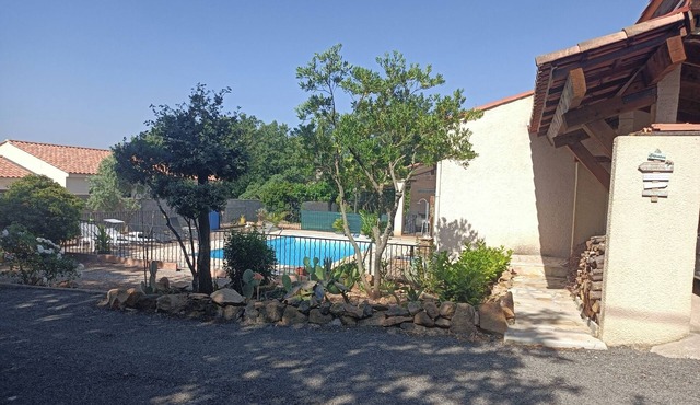 AU CALME. AU FIL DE L'EAU 4 travellers: Studio 2 beds. 1 shower. Kitchen