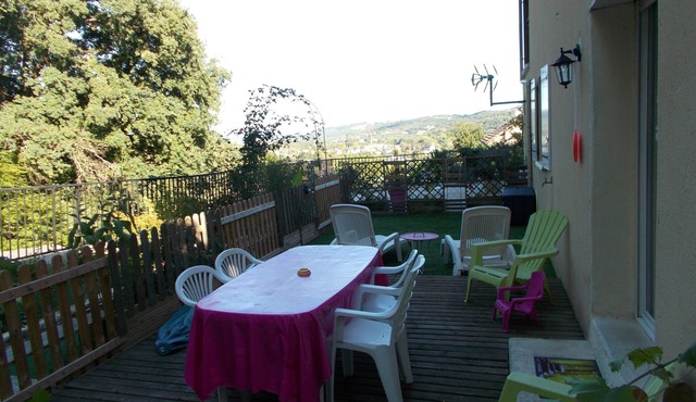 Au calme avec terrasse sur les hauteurs de Terrasson.