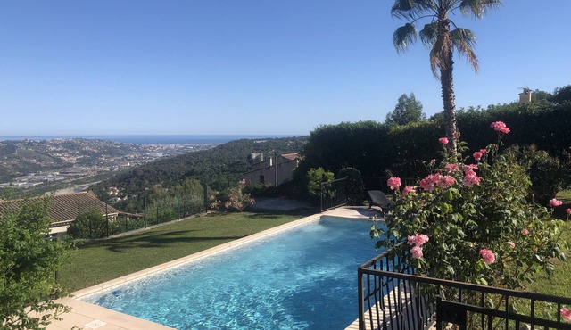 Au Centre de la Côte Dazur Villa Familiale Avec Piscine au Calme