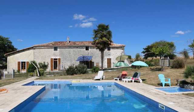Au Charme Charentais - enjoy peace, space and real French life.