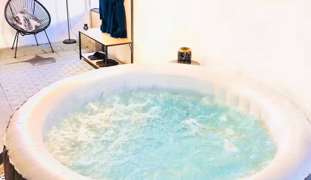 Au chant du ruisseau (accommodation with jacuzzi)