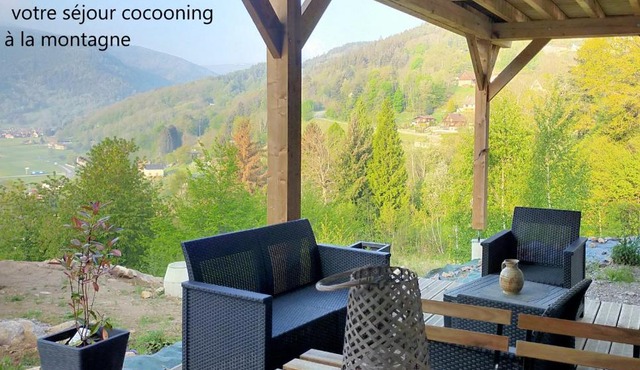 Au chalet de JO avec accès à l'espace piscine et jacuzzi