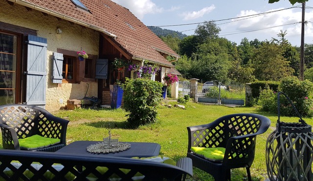Au Chant des Oiseaux (4*), traditional farmhouse (sleeps 6) at the foot of the Vosges mountains