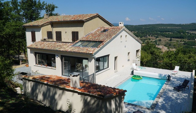 Au Coeur du Luberon, Belle Propriété Familiale, 250m2 Habitable, Terrain 2ha,