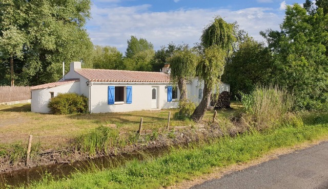 Au Coeur du Marais Breton Véndéen, Maison Familiale de Vacances Avec Jardin