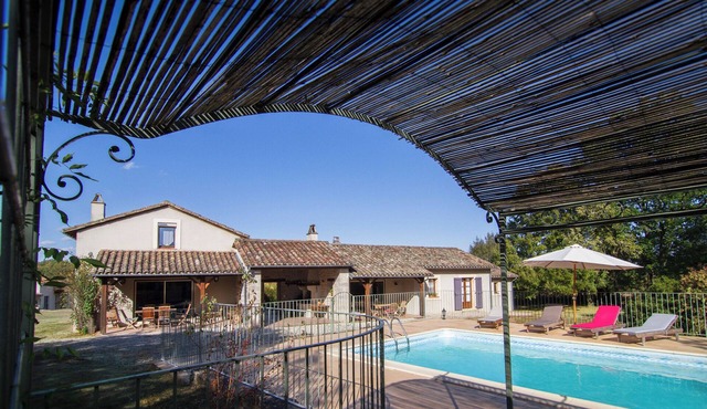 "Au Couchant" lovely gîte with private pool near a medieval village