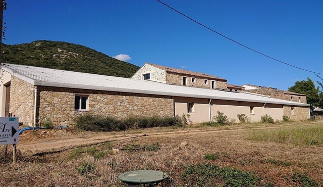 au Domaine du Grand Arc Corbières, en Pleine Nature Sous Peyrepertuse à Cucugnan
