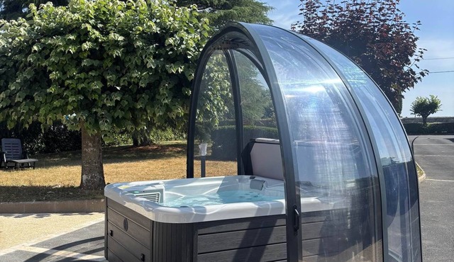 Au Gré des Souvenirs, cottage for 4 to 10 people, air conditioning, jacuzzi