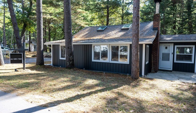 Au Gres Time – Vintage Cabin w/Modern Comforts - Beach, Golf, Relax