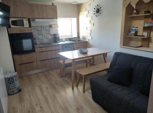 AU MENILOIS entre Montagne et Forêt