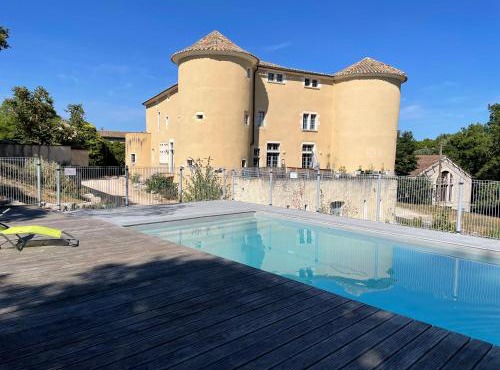 Au pays de Gide appart feutré dans un château