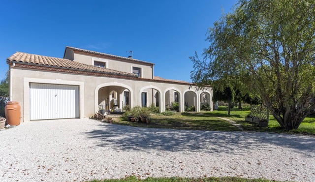 Au petit Bonheur Bed and breakfast with shared pool.