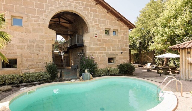 "Au Petit Grammont" Gîte de Charme Ambroise, Piscine et Jacuzzi au Cœur du Lot