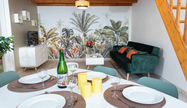 Au Pied de la Cathédrale - Écrin de Verdure Exubérante - AtypiqueVendée Luçon