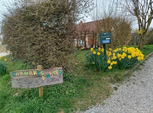 Au pied de la colline