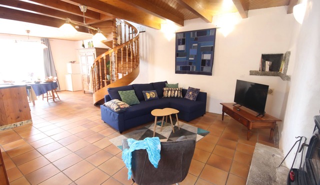 Au Pied des Monts D'arrée, Magnifique Gîte Calme et Spacieux Pour 4 Personnes!