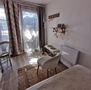 Au Poème du Chêne, Logement indépendant, Calme, Parking gratuit