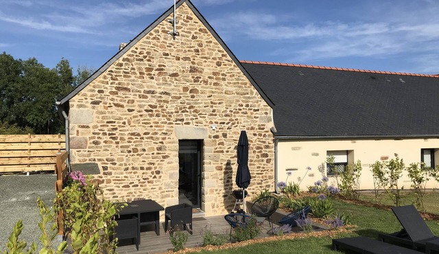 AU PORTE DE L'OCEAN GITE WITH HEATED POOL