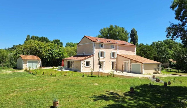 Au son de l'eau - 3 Apartments House