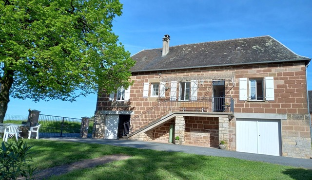 Au Sud-ouest de Brive Joli Gîte 8 Personnes à Deux pas de la Dordogne et du Lot