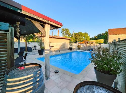 Au Vendangeoir Gîte de groupe piscine