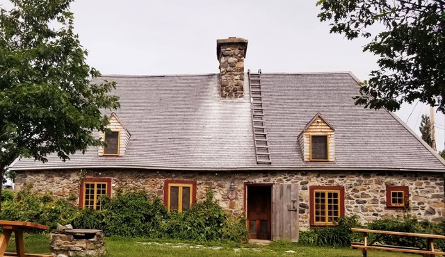 Auberge Le P'tit Bonheur - Hostel