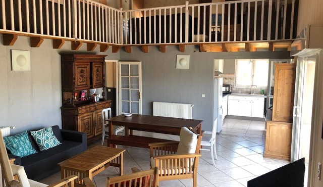 Aube-sur-la-Vallée, spacious rooms with views over the valley