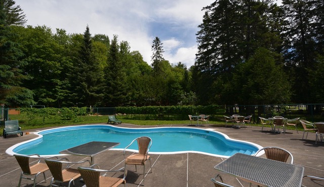 Auberge Alpine Inn