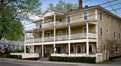 Auberge Ayer's Cliff