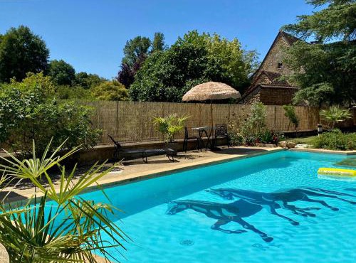 Auberge du Relais d'Auniac - Hôtel Bar Restaurant Piscine