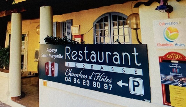 Auberge Sainte Marguerite - "Pine de Galle" room