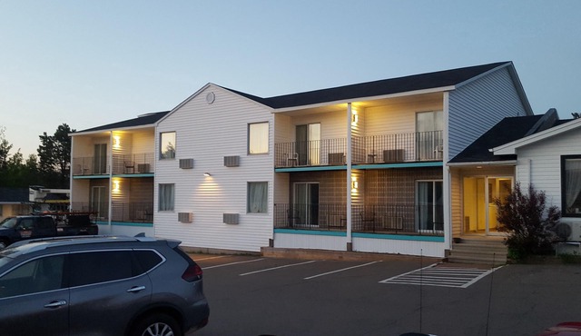 Auberge Shores Inn & Hotel