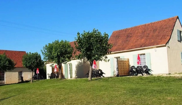Auberoche campsite * - COTTAGES for 5 people, all-season rental. 5 people