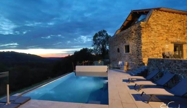Aubié superbe propriété pour 20 avec piscine