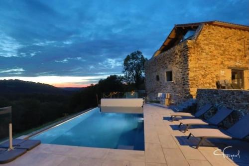 Aubié superbe propriété pour 20 avec piscine